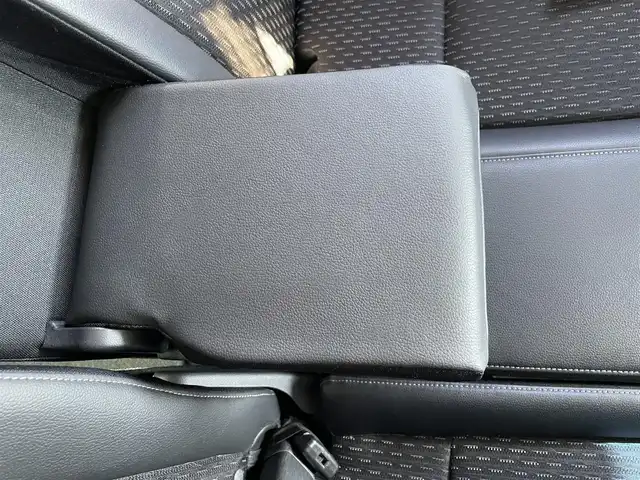 ホンダ フィット ハイブリット Lパッケージ 福岡県 2015(平27)年 7.7万km 白 SDナビ(BT、ワンセグTV、バックカメラ)/ビルトインETC/ハーフレザーシート/純正フロアマット/オートライト/衝突被害軽減システム/スマートキー