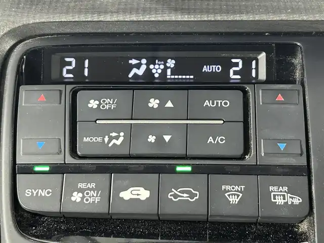 ホンダ ステップワゴン スパーダ 佐賀県 2015(平27)年 10.8万km プレミアムスパークルブラックパール 純正9インチナビ/Bluetooth/フルセグ/AM/FMCD/DVD/バックカメラ/ホンダセンシング/衝突軽減ブレーキ/オートクルーズコントロール/車線逸脱警報/レーンキープアシスト/誤発進抑制機能/先行車発進通知/標識認識機能/フリップダウンモニター/LEDヘッドライト/オートライト/片側パワースライドドア/ステアリングリモコン