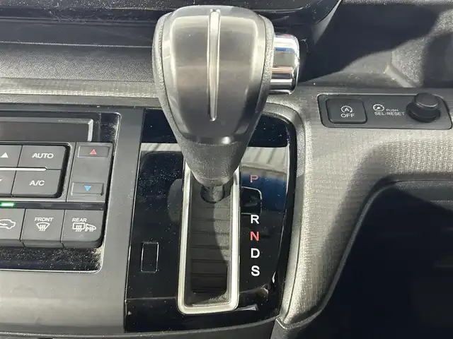 ホンダ ステップワゴン スパーダ 佐賀県 2015(平27)年 10.8万km プレミアムスパークルブラックパール 純正9インチナビ/Bluetooth/フルセグ/AM/FMCD/DVD/バックカメラ/ホンダセンシング/衝突軽減ブレーキ/オートクルーズコントロール/車線逸脱警報/レーンキープアシスト/誤発進抑制機能/先行車発進通知/標識認識機能/フリップダウンモニター/LEDヘッドライト/オートライト/片側パワースライドドア/ステアリングリモコン