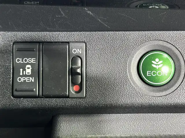 ホンダ ステップワゴン スパーダ 佐賀県 2015(平27)年 10.8万km プレミアムスパークルブラックパール 純正9インチナビ/Bluetooth/フルセグ/AM/FMCD/DVD/バックカメラ/ホンダセンシング/衝突軽減ブレーキ/オートクルーズコントロール/車線逸脱警報/レーンキープアシスト/誤発進抑制機能/先行車発進通知/標識認識機能/フリップダウンモニター/LEDヘッドライト/オートライト/片側パワースライドドア/ステアリングリモコン