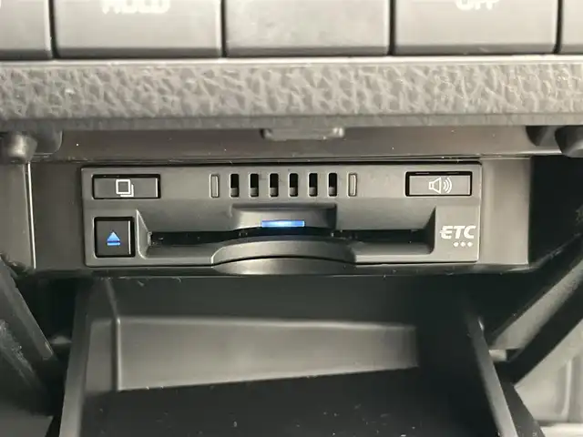 トヨタ カムリ G レザーパッケージ 愛知県 2022(令4)年 3.3万km アティチュードブラックマイカ 純正９型ＤＡナビ　黒革　シートヒーター　禁煙車　ＤＶＤデッキ　ＢＳＭ　ＨＵＤ　バックカメラ　追従クルコン　前後ドラレコ　ＥＴＣ　セーフティセンス　衝突軽減　パワーシート　ＬＥＤライト　コーナーセンサー