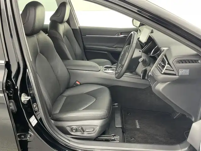 トヨタ カムリ G レザーパッケージ 愛知県 2022(令4)年 3.3万km アティチュードブラックマイカ 純正９型ＤＡナビ　黒革　シートヒーター　禁煙車　ＤＶＤデッキ　ＢＳＭ　ＨＵＤ　バックカメラ　追従クルコン　前後ドラレコ　ＥＴＣ　セーフティセンス　衝突軽減　パワーシート　ＬＥＤライト　コーナーセンサー