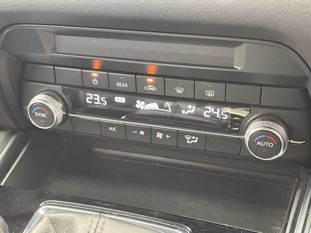 マツダ ＣＸ－８ XD スマートエディション 千葉県 2020(令2)年 5.7万km スノーフレイクホワイトパールマイカ i-ACTIVSENSE/アドバンストスマートシティブレーキサポート/AT誤発進抑制制御/レーンキープアシストシステム/アダプティブLEDヘッドライト/ブラインドスポットモニタリング/リアクロストラフィックアラート/ドライバーアテンションアラート/マツダレーダークルーズコントロール/360°ビューモニター＋フロントパーキングセンサー/交通標識認識システム/純正ナビ/　　CD/DVD/Bluetooth/AM/FM/フルセグ/ETC/前後ドライブレコーダー/パワーバックドア/純正17インチAW/純正フロアマット/オートライト/LEDライト/ヘッドアップディスプレイ/パドルシフト/ステアリングスイッチ/電子パーキング/オートブレーキホールド/プッシュスタート/スマートキー