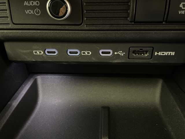 トヨタ ランドクルーザー ２５０ VX 宮崎県 2025(令7)年 0.4万km プラチナホワイトパールマイカ ワンオーナー/サンルーフ/Toyota Safety Sense/〇プリクラッシュセーフティ/〇レーンディパーチャーアラート/〇ブラインドスポットモニター/〇リアクロストラフィックアラート/〇プロアクティブドライビングアシスト/〇後側車両接近告知/〇リヤカメラディクション/〇安心降車アシスト/〇周辺車両接近時サポート/〇オートマチックハイビーム/〇レーダークルーズコントロール/〇クリアランスソナー/〇ロードサインアシスト/〇パーキングサポートブレーキ/〇発進遅れ告知/デジタルインナーミラー/純正12.3インチナビ/フルセグTV/パノラミックビューモニター/黒本革シート/シートヒーター/シートベンチレーション/ステアリングヒーター/パワーシート/パワーバックドア/ビルトインETC2.0/純正18インチAW/純正フロアマット/保証書/取扱説明書