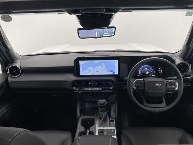 トヨタ ランドクルーザー ２５０ VX 宮崎県 2025(令7)年 0.4万km プラチナホワイトパールマイカ ワンオーナー/サンルーフ/Toyota Safety Sense/〇プリクラッシュセーフティ/〇レーンディパーチャーアラート/〇ブラインドスポットモニター/〇リアクロストラフィックアラート/〇プロアクティブドライビングアシスト/〇後側車両接近告知/〇リヤカメラディクション/〇安心降車アシスト/〇周辺車両接近時サポート/〇オートマチックハイビーム/〇レーダークルーズコントロール/〇クリアランスソナー/〇ロードサインアシスト/〇パーキングサポートブレーキ/〇発進遅れ告知/デジタルインナーミラー/純正12.3インチナビ/フルセグTV/パノラミックビューモニター/黒本革シート/シートヒーター/シートベンチレーション/ステアリングヒーター/パワーシート/パワーバックドア/ビルトインETC2.0/純正18インチAW/純正フロアマット/保証書/取扱説明書