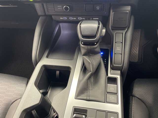 トヨタ ランドクルーザー ２５０ VX 宮崎県 2025(令7)年 0.4万km プラチナホワイトパールマイカ ワンオーナー/サンルーフ/Toyota Safety Sense/〇プリクラッシュセーフティ/〇レーンディパーチャーアラート/〇ブラインドスポットモニター/〇リアクロストラフィックアラート/〇プロアクティブドライビングアシスト/〇後側車両接近告知/〇リヤカメラディクション/〇安心降車アシスト/〇周辺車両接近時サポート/〇オートマチックハイビーム/〇レーダークルーズコントロール/〇クリアランスソナー/〇ロードサインアシスト/〇パーキングサポートブレーキ/〇発進遅れ告知/デジタルインナーミラー/純正12.3インチナビ/フルセグTV/パノラミックビューモニター/黒本革シート/シートヒーター/シートベンチレーション/ステアリングヒーター/パワーシート/パワーバックドア/ビルトインETC2.0/純正18インチAW/純正フロアマット/保証書/取扱説明書