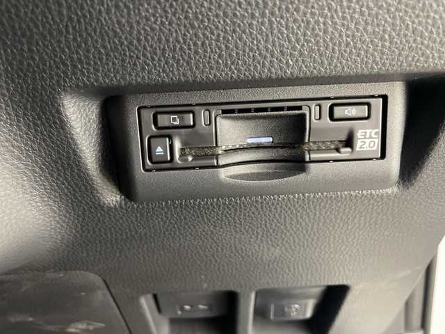 トヨタ ランドクルーザー ２５０ VX 宮崎県 2025(令7)年 0.4万km プラチナホワイトパールマイカ ワンオーナー/サンルーフ/Toyota Safety Sense/〇プリクラッシュセーフティ/〇レーンディパーチャーアラート/〇ブラインドスポットモニター/〇リアクロストラフィックアラート/〇プロアクティブドライビングアシスト/〇後側車両接近告知/〇リヤカメラディクション/〇安心降車アシスト/〇周辺車両接近時サポート/〇オートマチックハイビーム/〇レーダークルーズコントロール/〇クリアランスソナー/〇ロードサインアシスト/〇パーキングサポートブレーキ/〇発進遅れ告知/デジタルインナーミラー/純正12.3インチナビ/フルセグTV/パノラミックビューモニター/黒本革シート/シートヒーター/シートベンチレーション/ステアリングヒーター/パワーシート/パワーバックドア/ビルトインETC2.0/純正18インチAW/純正フロアマット/保証書/取扱説明書