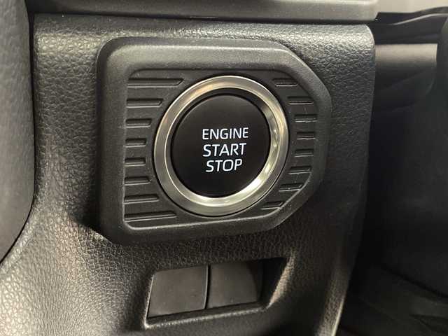 トヨタ ランドクルーザー ２５０ VX 宮崎県 2025(令7)年 0.4万km プラチナホワイトパールマイカ ワンオーナー/サンルーフ/Toyota Safety Sense/〇プリクラッシュセーフティ/〇レーンディパーチャーアラート/〇ブラインドスポットモニター/〇リアクロストラフィックアラート/〇プロアクティブドライビングアシスト/〇後側車両接近告知/〇リヤカメラディクション/〇安心降車アシスト/〇周辺車両接近時サポート/〇オートマチックハイビーム/〇レーダークルーズコントロール/〇クリアランスソナー/〇ロードサインアシスト/〇パーキングサポートブレーキ/〇発進遅れ告知/デジタルインナーミラー/純正12.3インチナビ/フルセグTV/パノラミックビューモニター/黒本革シート/シートヒーター/シートベンチレーション/ステアリングヒーター/パワーシート/パワーバックドア/ビルトインETC2.0/純正18インチAW/純正フロアマット/保証書/取扱説明書