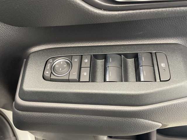 トヨタ ランドクルーザー ２５０ VX 宮崎県 2025(令7)年 0.4万km プラチナホワイトパールマイカ ワンオーナー/サンルーフ/Toyota Safety Sense/〇プリクラッシュセーフティ/〇レーンディパーチャーアラート/〇ブラインドスポットモニター/〇リアクロストラフィックアラート/〇プロアクティブドライビングアシスト/〇後側車両接近告知/〇リヤカメラディクション/〇安心降車アシスト/〇周辺車両接近時サポート/〇オートマチックハイビーム/〇レーダークルーズコントロール/〇クリアランスソナー/〇ロードサインアシスト/〇パーキングサポートブレーキ/〇発進遅れ告知/デジタルインナーミラー/純正12.3インチナビ/フルセグTV/パノラミックビューモニター/黒本革シート/シートヒーター/シートベンチレーション/ステアリングヒーター/パワーシート/パワーバックドア/ビルトインETC2.0/純正18インチAW/純正フロアマット/保証書/取扱説明書