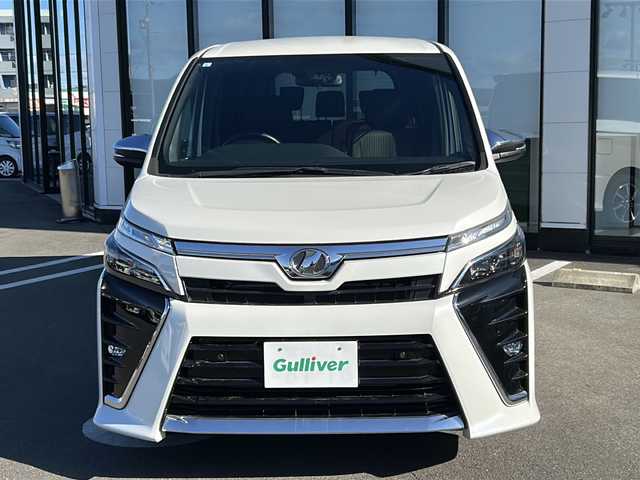 トヨタ ヴォクシー ZS 煌Ⅱ 岐阜県 2019(令1)年 3万km ホワイトパールクリスタルシャイン 純正ナビ/後席モニター/アイドリングストップ/ETC/Bluetooth/ドライブレコーダー/エアロ（モデリスタ）/コーナーセンサー/両側パワースライドドア/レーンキープアシスト/衝突軽減システム/LEDライト/オートライト/プッシュスタート/スマートキー/スペアキー/純正アルミホイール