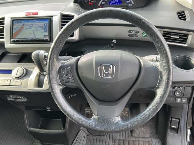 ホンダ フリード G ジャストセレクション 秋田県 2014(平26)年 4.3万km プレミアムスパークルブラックパール 登録時走行距離42340km/ワンオーナー/社外メモリーナビ/社外CD/DVD/SD/バックカメラ/左後ろパワースライドドア/ETC