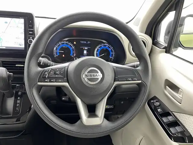 日産 デイズ X 熊本県 2019(令1)年 8.8万km アッシュブラウン/プレミアムオリーブメタリック 純正ナビMM319D-L（ＣＤ・ＤＶＤ・フルセグ・ＢＴ・ＳＤ・ｉｐｏｄ・ＡＵＸ）/全周囲カメラ　/ＥＴＣ　/エマージェンシーブレーキ/衝突軽減ブレーキ/車線逸脱警報機能/先行車発進お知らせ/標識認識機能/アイドリングストップ/純正フロアマット/純正１４インチAW/オートライト　/ＬＥＤヘッドライト/ライトリベライザー/スマートキー/プッシュスタート/スペアキー１本/保証書/取扱説明書