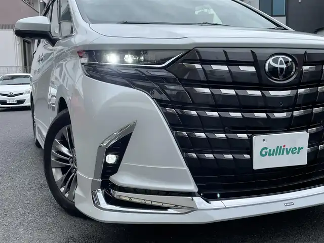 トヨタ アルファード Z 神奈川県 2024(令6)年 0.1万km プラチナホワイトパールマイカ ワンオーナー/モデリスタエアロ/マフラー/左右独立ムーンルーフ/ユニバーサルステップ/黒革シート/純正メモリーナビ・地デジTV/純正13.2インチ有機ELフリップダウンモニター/全方位カメラ/USB/BT/Miracast/HDMI再生/ワイヤレス充電/ビルトインETC2.0/前後ドライブレコーダー/トヨタセーフティセンス/両側パワースライドドア/純正18インチAW/LEDライト/LEDフォグ/パワーバックドア/コーナーセンサー/プッシュスタート/スマートキー×2/AC100V/ステアスイッチ/R7年ディーラー整備記録/保証書・ユーザーガイドあり