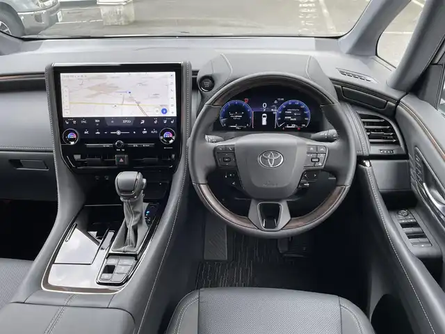 トヨタ アルファード Z 神奈川県 2024(令6)年 0.1万km プラチナホワイトパールマイカ ワンオーナー/モデリスタエアロ/マフラー/左右独立ムーンルーフ/ユニバーサルステップ/黒革シート/純正メモリーナビ・地デジTV/純正13.2インチ有機ELフリップダウンモニター/全方位カメラ/USB/BT/Miracast/HDMI再生/ワイヤレス充電/ビルトインETC2.0/前後ドライブレコーダー/トヨタセーフティセンス/両側パワースライドドア/純正18インチAW/LEDライト/LEDフォグ/パワーバックドア/コーナーセンサー/プッシュスタート/スマートキー×2/AC100V/ステアスイッチ/R7年ディーラー整備記録/保証書・ユーザーガイドあり