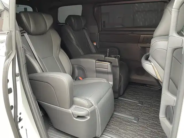トヨタ アルファード Z 神奈川県 2024(令6)年 0.1万km プラチナホワイトパールマイカ ワンオーナー/モデリスタエアロ/マフラー/左右独立ムーンルーフ/ユニバーサルステップ/黒革シート/純正メモリーナビ・地デジTV/純正13.2インチ有機ELフリップダウンモニター/全方位カメラ/USB/BT/Miracast/HDMI再生/ワイヤレス充電/ビルトインETC2.0/前後ドライブレコーダー/トヨタセーフティセンス/両側パワースライドドア/純正18インチAW/LEDライト/LEDフォグ/パワーバックドア/コーナーセンサー/プッシュスタート/スマートキー×2/AC100V/ステアスイッチ/R7年ディーラー整備記録/保証書・ユーザーガイドあり
