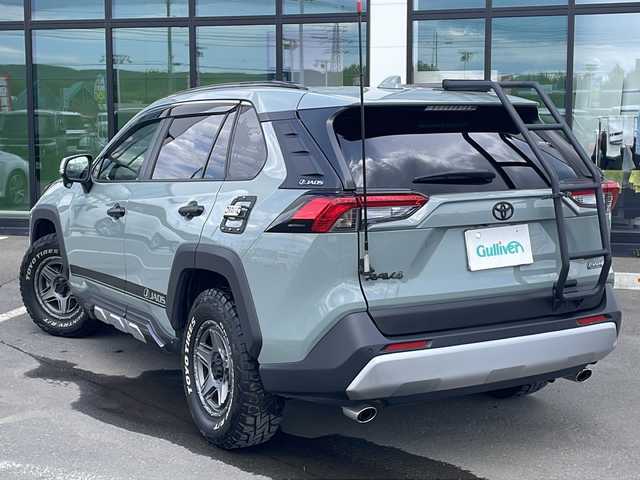 トヨタ ＲＡＶ４ アドベンチャー 道東・釧路十勝 2023(令5)年 2.2万km アーバンカーキ ・サンルーフ/・4WD/・純正10.5インチディスプレイオーディオ/（フルセグ.ラジオ.Miracast.BT）/・バックカメラ/・プリクラッシュセーフティ/・レーダークルーズコントロール/・車線逸脱警報/・ブラインドスポットモニター/・リアクロストラフィックアラート/・パーキングサポートブレーキ/・ロードサインアシスト/・ダウンヒルアシスト/・JAOSカスタマイズパーツ/【Fバンパー.サイド.ノーズ.ピラー】/・リアラダー/・バグガード/・横滑り防止/・ETC2.0/・MTモード付AT/・前席パワーシート/・前席シートヒーター/エアーシート/・革巻きステアリング/・ステアリングスイッチ/・電格ウィンカーミラー/・ドアバイザー