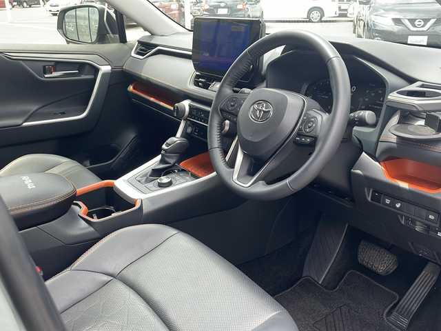 トヨタ ＲＡＶ４ アドベンチャー 道東・釧路十勝 2023(令5)年 2.2万km アーバンカーキ ・サンルーフ/・4WD/・純正10.5インチディスプレイオーディオ/（フルセグ.ラジオ.Miracast.BT）/・バックカメラ/・プリクラッシュセーフティ/・レーダークルーズコントロール/・車線逸脱警報/・ブラインドスポットモニター/・リアクロストラフィックアラート/・パーキングサポートブレーキ/・ロードサインアシスト/・ダウンヒルアシスト/・JAOSカスタマイズパーツ/【Fバンパー.サイド.ノーズ.ピラー】/・リアラダー/・バグガード/・横滑り防止/・ETC2.0/・MTモード付AT/・前席パワーシート/・前席シートヒーター/エアーシート/・革巻きステアリング/・ステアリングスイッチ/・電格ウィンカーミラー/・ドアバイザー