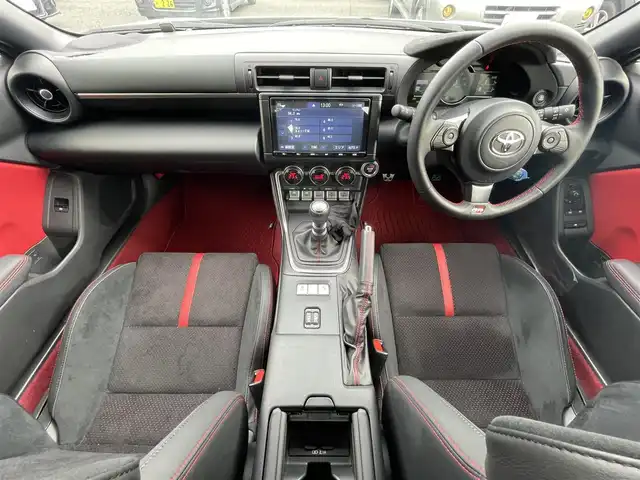トヨタ ＧＲ８６ RZ 東京都 2022(令4)年 0.2万km クリスタルホワイトパール ワンオーナー/純正9インチSDナビ（NSZT-Y68T）/・Bluetoothオーディオ/USBオーディオ/・フルセグTV/AUX/DVD/バックカメラ/スポーツアルミペダル/クルーズコントロール/シートヒーター（前席）/ドライブレコーダー（前後）/・DC-DR652/取扱説明書/保証書/スペアキー1本/R5/R6年分ディーラー法定整備記録簿
