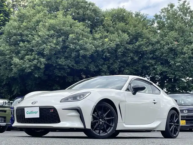 トヨタ ＧＲ８６ RZ 東京都 2022(令4)年 0.2万km クリスタルホワイトパール ワンオーナー/純正9インチSDナビ（NSZT-Y68T）/・Bluetoothオーディオ/USBオーディオ/・フルセグTV/AUX/DVD/バックカメラ/スポーツアルミペダル/クルーズコントロール/シートヒーター（前席）/ドライブレコーダー（前後）/・DC-DR652/取扱説明書/保証書/スペアキー1本/R5/R6年分ディーラー法定整備記録簿