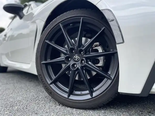 トヨタ ＧＲ８６ RZ 東京都 2022(令4)年 0.2万km クリスタルホワイトパール ワンオーナー/純正9インチSDナビ（NSZT-Y68T）/・Bluetoothオーディオ/USBオーディオ/・フルセグTV/AUX/DVD/バックカメラ/スポーツアルミペダル/クルーズコントロール/シートヒーター（前席）/ドライブレコーダー（前後）/・DC-DR652/取扱説明書/保証書/スペアキー1本/R5/R6年分ディーラー法定整備記録簿