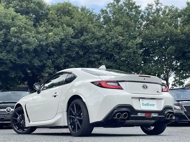 トヨタ ＧＲ８６ RZ 東京都 2022(令4)年 0.2万km クリスタルホワイトパール ワンオーナー/純正9インチSDナビ（NSZT-Y68T）/・Bluetoothオーディオ/USBオーディオ/・フルセグTV/AUX/DVD/バックカメラ/スポーツアルミペダル/クルーズコントロール/シートヒーター（前席）/ドライブレコーダー（前後）/・DC-DR652/取扱説明書/保証書/スペアキー1本/R5/R6年分ディーラー法定整備記録簿