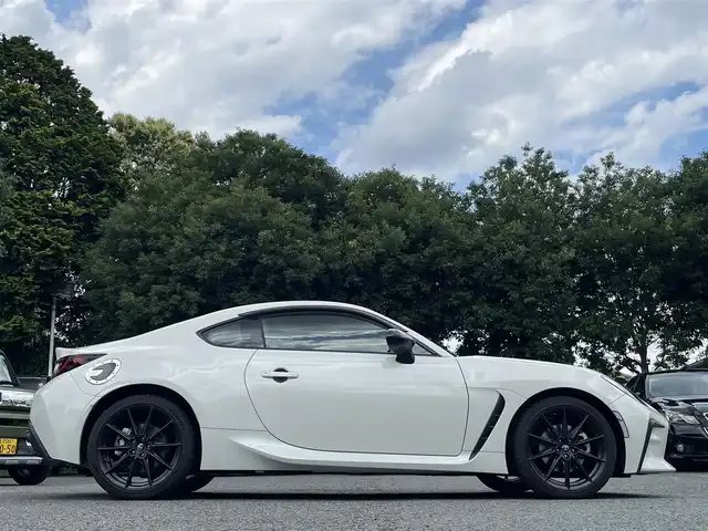 トヨタ ＧＲ８６ RZ 東京都 2022(令4)年 0.2万km クリスタルホワイトパール ワンオーナー/純正9インチSDナビ（NSZT-Y68T）/・Bluetoothオーディオ/USBオーディオ/・フルセグTV/AUX/DVD/バックカメラ/スポーツアルミペダル/クルーズコントロール/シートヒーター（前席）/ドライブレコーダー（前後）/・DC-DR652/取扱説明書/保証書/スペアキー1本/R5/R6年分ディーラー法定整備記録簿