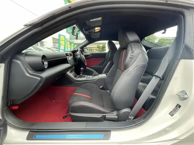 トヨタ ＧＲ８６ RZ 東京都 2022(令4)年 0.2万km クリスタルホワイトパール ワンオーナー/純正9インチSDナビ（NSZT-Y68T）/・Bluetoothオーディオ/USBオーディオ/・フルセグTV/AUX/DVD/バックカメラ/スポーツアルミペダル/クルーズコントロール/シートヒーター（前席）/ドライブレコーダー（前後）/・DC-DR652/取扱説明書/保証書/スペアキー1本/R5/R6年分ディーラー法定整備記録簿