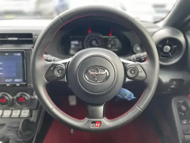トヨタ ＧＲ８６ RZ 東京都 2022(令4)年 0.2万km クリスタルホワイトパール ワンオーナー/純正9インチSDナビ（NSZT-Y68T）/・Bluetoothオーディオ/USBオーディオ/・フルセグTV/AUX/DVD/バックカメラ/スポーツアルミペダル/クルーズコントロール/シートヒーター（前席）/ドライブレコーダー（前後）/・DC-DR652/取扱説明書/保証書/スペアキー1本/R5/R6年分ディーラー法定整備記録簿