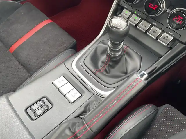 トヨタ ＧＲ８６ RZ 東京都 2022(令4)年 0.2万km クリスタルホワイトパール ワンオーナー/純正9インチSDナビ（NSZT-Y68T）/・Bluetoothオーディオ/USBオーディオ/・フルセグTV/AUX/DVD/バックカメラ/スポーツアルミペダル/クルーズコントロール/シートヒーター（前席）/ドライブレコーダー（前後）/・DC-DR652/取扱説明書/保証書/スペアキー1本/R5/R6年分ディーラー法定整備記録簿