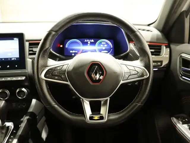 ルノー ルノー アルカナ RSライン E-テックハイブリッド 静岡県 2022(令4)年 2.8万km パール リアスポイラー　/３６０°ドラレコ　/ハーフレザー　/シートヒーター　/ステアヒーター　/ＡＣＣ　ＬＫＡ　ＢＳＭ　/AppleＣａｒｐｌａｙ　/トラフィックサポート　/自動駐車　/無線充電　/スマートキー　/ＥＴＣ　/前席パワーシート