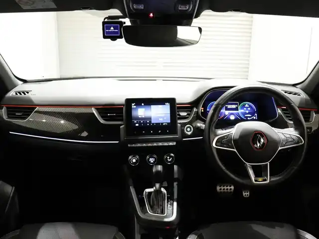 ルノー ルノー アルカナ RSライン E-テックハイブリッド 静岡県 2022(令4)年 2.8万km パール リアスポイラー　/３６０°ドラレコ　/ハーフレザー　/シートヒーター　/ステアヒーター　/ＡＣＣ　ＬＫＡ　ＢＳＭ　/AppleＣａｒｐｌａｙ　/トラフィックサポート　/自動駐車　/無線充電　/スマートキー　/ＥＴＣ　/前席パワーシート
