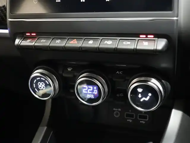 ルノー ルノー アルカナ RSライン E-テックハイブリッド 静岡県 2022(令4)年 2.8万km パール リアスポイラー　/３６０°ドラレコ　/ハーフレザー　/シートヒーター　/ステアヒーター　/ＡＣＣ　ＬＫＡ　ＢＳＭ　/AppleＣａｒｐｌａｙ　/トラフィックサポート　/自動駐車　/無線充電　/スマートキー　/ＥＴＣ　/前席パワーシート