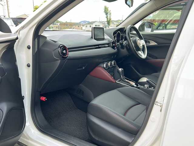 マツダ ＣＸ－３ XD ツーリング 大阪府 2015(平27)年 7.2万km クリスタルホワイトパールマイカ 衝突軽減システム　純正ＳＤナビ　フルセグＴＶ　ＢＴ　CD　DVD　バックカメラ　ハーフレザーシート　ヘッドアップディスプレイ　クルーズコントロール　ＬＥＤヘッドライト　パドルシフト　社外アルミホイール　ＢＳＭ　ETC　3点エアバッグ　オートライト　取扱説明書　保証書　スペアキー　