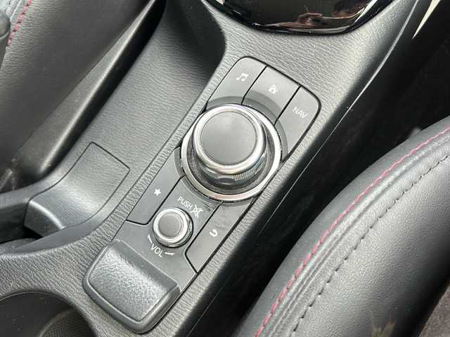 マツダ ＣＸ－３ XD ツーリング 大阪府 2015(平27)年 7.2万km クリスタルホワイトパールマイカ 衝突軽減システム　純正ＳＤナビ　フルセグＴＶ　ＢＴ　CD　DVD　バックカメラ　ハーフレザーシート　ヘッドアップディスプレイ　クルーズコントロール　ＬＥＤヘッドライト　パドルシフト　社外アルミホイール　ＢＳＭ　ETC　3点エアバッグ　オートライト　取扱説明書　保証書　スペアキー　