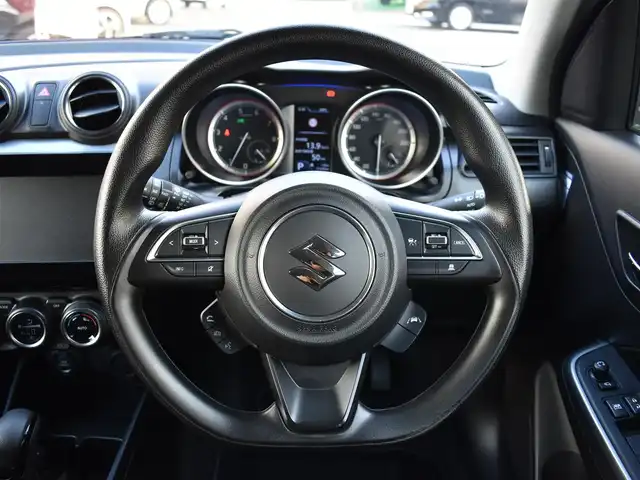 スズキ スイフト XG 福岡県 2023(令5)年 2.8万km ピュアホワイトP デュアルセンサーブレーキサポート/BSM/レーダークルーズコントロール/バックセンサー/運転席シートヒーター/純正フロアマット/プッシュスタート/スマートキー
