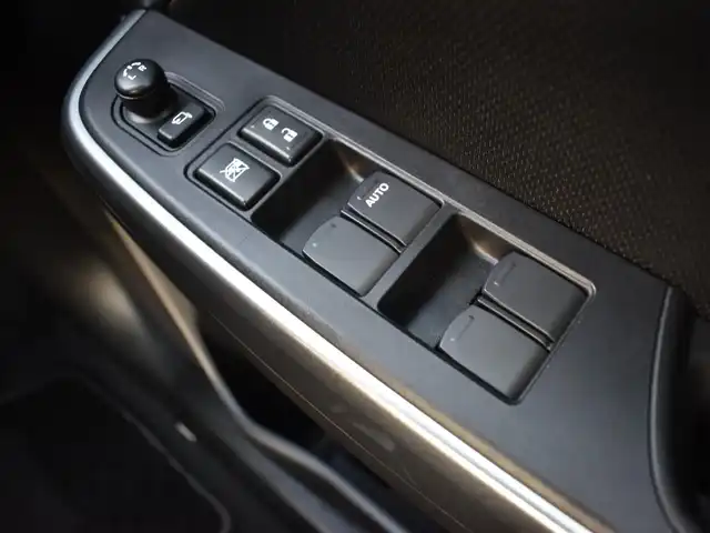 スズキ スイフト XG 福岡県 2023(令5)年 2.8万km ピュアホワイトP デュアルセンサーブレーキサポート/BSM/レーダークルーズコントロール/バックセンサー/運転席シートヒーター/純正フロアマット/プッシュスタート/スマートキー