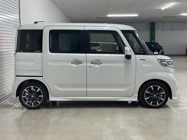 スズキ スペーシア カスタム HYBRID XS 熊本県 2022(令4)年 2.4万km ピュアホワイトP 社外メモリナビ（ＣＤ/ＤＶＤ/ＢＴ/ラジオ）/全方位カメラ/ＥＴＣ/前方ドライブレコーダー/両側パワースライドドア/後方コーナーセンサー/リアサーキュレーター/サンシェード/Ｄ席シートヒーター/ハーフレザーシート/衝突軽減システム/横滑り防止装置/レーンキープアシスト/プッシュスタート/スマートキー/純正15インチＡＷ/社外フロアマット/オートライト/フォグランプ
