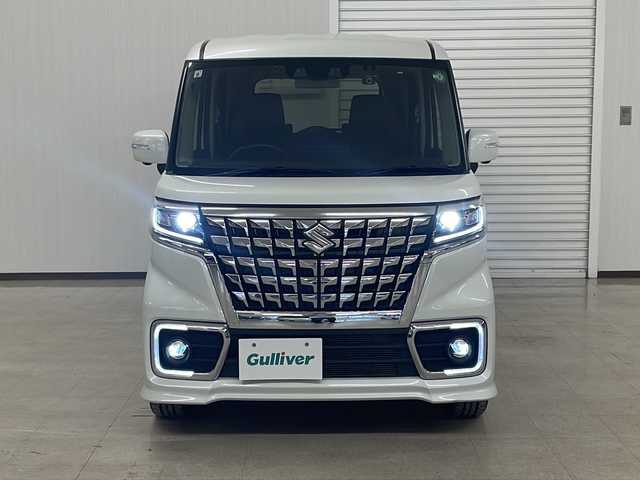 スズキ スペーシア カスタム HYBRID XS 熊本県 2022(令4)年 2.4万km ピュアホワイトP 社外メモリナビ（ＣＤ/ＤＶＤ/ＢＴ/ラジオ）/全方位カメラ/ＥＴＣ/前方ドライブレコーダー/両側パワースライドドア/後方コーナーセンサー/リアサーキュレーター/サンシェード/Ｄ席シートヒーター/ハーフレザーシート/衝突軽減システム/横滑り防止装置/レーンキープアシスト/プッシュスタート/スマートキー/純正15インチＡＷ/社外フロアマット/オートライト/フォグランプ