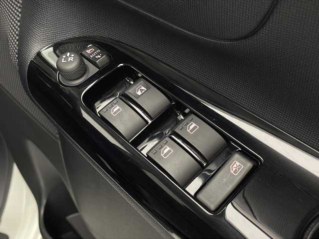 ダイハツ ムーヴ キャンバス G ブラックインテリア リミテッド SAⅢ 宮崎県 2020(令2)年 2.7万km パールホワイトⅢ 禁煙車/衝突被害軽減ブレーキ/純正ディスプレイオーディオ/（DUK-W69D/CD/DVD/Bluetooth/FMAM）/純正セキュリティアラーム/純正LEDオートライト/純正LEDフォグ/純正フロアマット/ブラックインテリア/両側電動スライドドア/パノラミックビューモニター/オートマチックハイビーム/クリアランスソナー/オート電動格納ミラー/オートエアコン/本革巻ハンドル/スマートキー/プッシュエンジンスタート/スペアキー/新車時保証書/取扱い説明書