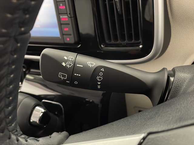 ダイハツ ムーヴ キャンバス G ブラックインテリア リミテッド SAⅢ 宮崎県 2020(令2)年 2.7万km パールホワイトⅢ 禁煙車/衝突被害軽減ブレーキ/純正ディスプレイオーディオ/（DUK-W69D/CD/DVD/Bluetooth/FMAM）/純正セキュリティアラーム/純正LEDオートライト/純正LEDフォグ/純正フロアマット/ブラックインテリア/両側電動スライドドア/パノラミックビューモニター/オートマチックハイビーム/クリアランスソナー/オート電動格納ミラー/オートエアコン/本革巻ハンドル/スマートキー/プッシュエンジンスタート/スペアキー/新車時保証書/取扱い説明書