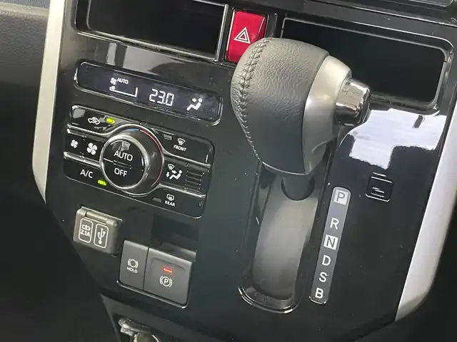 トヨタ ルーミー カスタムG 埼玉県 2022(令4)年 0.1万km ファイアークォーツレッドM 純正９インチディスプレイオーディオ　/パノラミックビューモニター　/ビルトインＥＴＣ２．０　/レーダークルーズコントロール　/前後ドライブレコーダー　/シートヒーター　/両側パワースライドドア　/ＬＥＤオートライト/地デジTV
