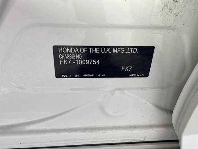 ホンダ シビック ハッチバック 沖縄県 2018(平30)年 8.7万km ホワイトオーキッドパール 禁煙車/ターボ車/衝突軽減ブレーキ/車線逸脱警報/純正ナビ/AM/FM/CD/DVD/ワンセグTV/Bluetooth/バックカメラ/追従式クルーズコントロール/レザーシート/パワーシート/シートヒーター/LEDヘッドライト/純正ドライブレコーダー前方/ビルトインETC/純正18インチアルミホイール/オートライト/保証書/取扱説明書/ABS/カーテンエアバッグ