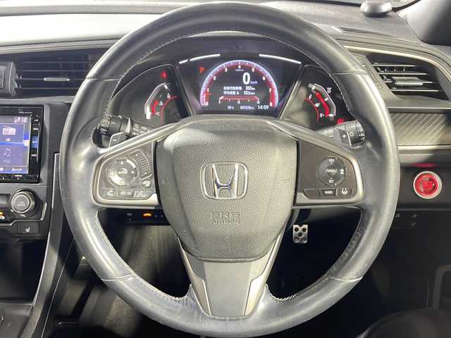 ホンダ シビック ハッチバック 沖縄県 2018(平30)年 8.7万km ホワイトオーキッドパール 禁煙車/ターボ車/衝突軽減ブレーキ/車線逸脱警報/純正ナビ/AM/FM/CD/DVD/ワンセグTV/Bluetooth/バックカメラ/追従式クルーズコントロール/レザーシート/パワーシート/シートヒーター/LEDヘッドライト/純正ドライブレコーダー前方/ビルトインETC/純正18インチアルミホイール/オートライト/保証書/取扱説明書/ABS/カーテンエアバッグ