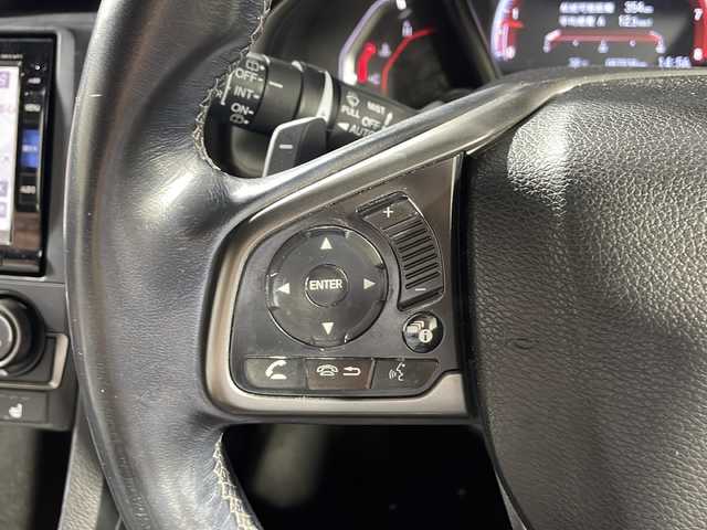 ホンダ シビック ハッチバック 沖縄県 2018(平30)年 8.7万km ホワイトオーキッドパール 禁煙車/ターボ車/衝突軽減ブレーキ/車線逸脱警報/純正ナビ/AM/FM/CD/DVD/ワンセグTV/Bluetooth/バックカメラ/追従式クルーズコントロール/レザーシート/パワーシート/シートヒーター/LEDヘッドライト/純正ドライブレコーダー前方/ビルトインETC/純正18インチアルミホイール/オートライト/保証書/取扱説明書/ABS/カーテンエアバッグ