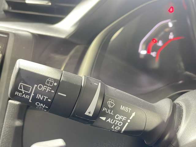 ホンダ シビック ハッチバック 沖縄県 2018(平30)年 8.7万km ホワイトオーキッドパール 禁煙車/ターボ車/衝突軽減ブレーキ/車線逸脱警報/純正ナビ/AM/FM/CD/DVD/ワンセグTV/Bluetooth/バックカメラ/追従式クルーズコントロール/レザーシート/パワーシート/シートヒーター/LEDヘッドライト/純正ドライブレコーダー前方/ビルトインETC/純正18インチアルミホイール/オートライト/保証書/取扱説明書/ABS/カーテンエアバッグ