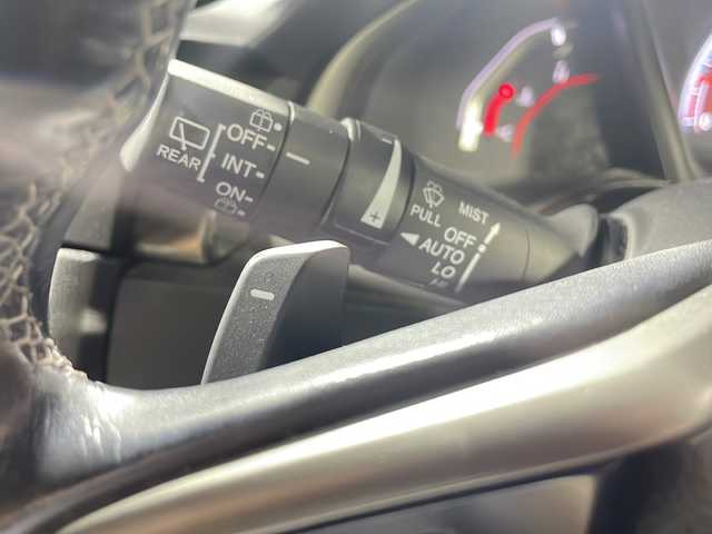 ホンダ シビック ハッチバック 沖縄県 2018(平30)年 8.7万km ホワイトオーキッドパール 禁煙車/ターボ車/衝突軽減ブレーキ/車線逸脱警報/純正ナビ/AM/FM/CD/DVD/ワンセグTV/Bluetooth/バックカメラ/追従式クルーズコントロール/レザーシート/パワーシート/シートヒーター/LEDヘッドライト/純正ドライブレコーダー前方/ビルトインETC/純正18インチアルミホイール/オートライト/保証書/取扱説明書/ABS/カーテンエアバッグ