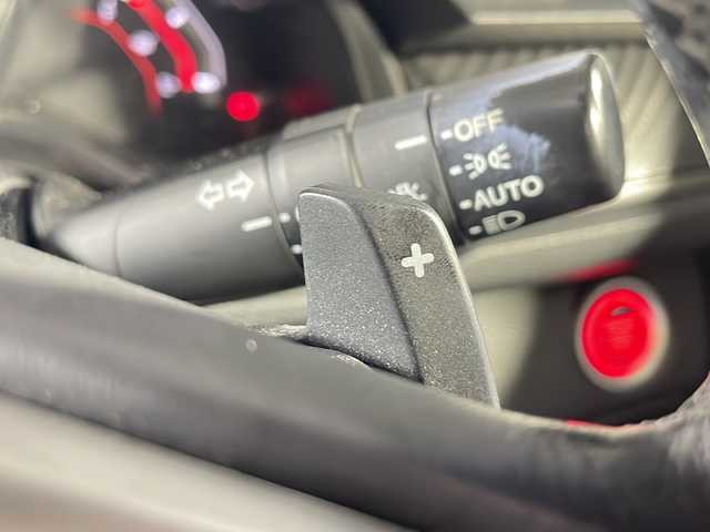 ホンダ シビック ハッチバック 沖縄県 2018(平30)年 8.7万km ホワイトオーキッドパール 禁煙車/ターボ車/衝突軽減ブレーキ/車線逸脱警報/純正ナビ/AM/FM/CD/DVD/ワンセグTV/Bluetooth/バックカメラ/追従式クルーズコントロール/レザーシート/パワーシート/シートヒーター/LEDヘッドライト/純正ドライブレコーダー前方/ビルトインETC/純正18インチアルミホイール/オートライト/保証書/取扱説明書/ABS/カーテンエアバッグ