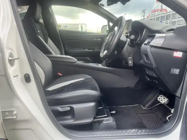 トヨタ Ｃ－ＨＲ S GRスポーツ 島根県 2020(令2)年 2.8万km ブラック/ホワイトパールクリスタルシャイン 2トーン 純正メモリナビ　/フルセグＴＶ　/Ｂｌｕｅｔｏｏｔｈ　/バックカメラ　/ビルトインＥＴＣ　/クルーズコントロール　/ハーフレザーシート/レーンキープアシスト　/衝突軽減システム　/電子パーキングブレーキ/スマートキー/プッシュスタート/盗難防止装置　/純正ＬＥＤヘッドライト　/純正フォグランプ/オートハイビーム　/純正１９インチアルミホイール