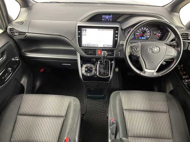 トヨタ ヴォクシー ZS 煌 道央・札幌 2017(平29)年 9万km ブラック ・4WD　　/   寒冷地仕様/・トヨタセーフティーセンス/・プリクラッシュセーフティ/・純正10インチSDナビ/・BT/DVD/CD/SD/フルセグ/・バックカメラ/・両側パワースライドドア/・クルーズコントロール/・LEDオートライト/・オートマチックハイビーム/・フォグランプ/・スマートキー/・純正エンジンスターター/・純正ドライブレコーダー/・ETC