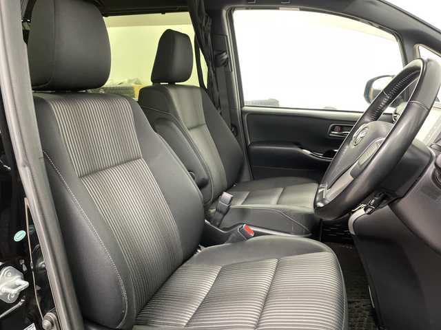 トヨタ ヴォクシー ZS 煌 道央・札幌 2017(平29)年 9万km ブラック ・4WD　　/   寒冷地仕様/・トヨタセーフティーセンス/・プリクラッシュセーフティ/・純正10インチSDナビ/・BT/DVD/CD/SD/フルセグ/・バックカメラ/・両側パワースライドドア/・クルーズコントロール/・LEDオートライト/・オートマチックハイビーム/・フォグランプ/・スマートキー/・純正エンジンスターター/・純正ドライブレコーダー/・ETC